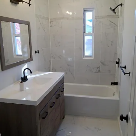 Luxurious Townhouse Near Nyc Villa Newark Exterior photo